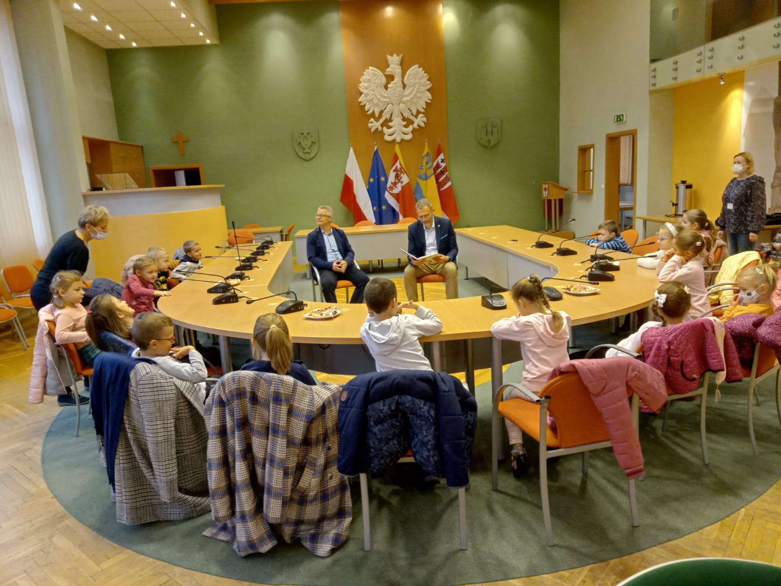 głośne czytanie przez Burmistrza Darka Morawca